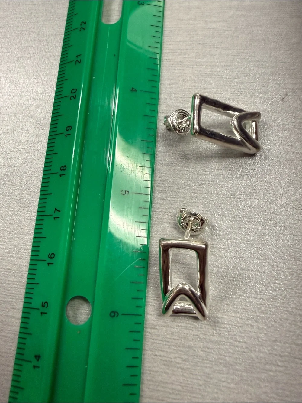 Uno de 50 Stand Out earrings